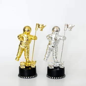 Aukso MTV Awards, Amerikos MTV Apdovanojimuose, Moonman Trofėjus, Apdovanojimus, Aukso MTV Trofėjus