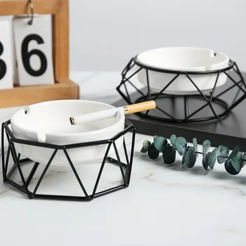 Šiaurės šalių Šiuolaikinio Namų Dekoro Namai keramikos peleninę kūrybos namų biuro reikmenys, metalo pelenų plokštelės Laikiklį kambarį Dovana