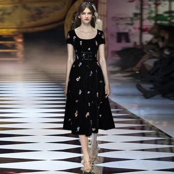 Aksomo suknelė nėrinių audinio 2020 m. žiemos prekės aukštos kokybės kilimo ir tūpimo Tako Trumpas Rankovės Gėlių Siuvinėjimas Black lace-up Slim Moterų Suknelės
