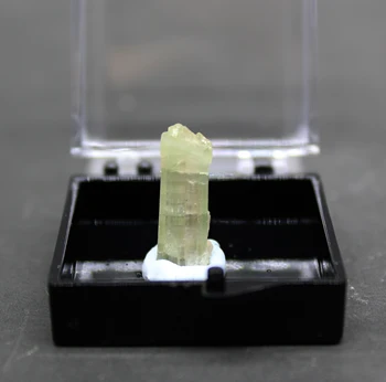 Natūralus Brazilija turmalinas mineralinių kristalų egzempliorių akmenys ir kristalai kvarco kristalai dėžutės dydis 3.4 cm