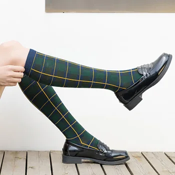 Rudenį ir žiemą naujas šiltas Britų stiliaus mažų Pledas kojų kojinės moterų College Street ilgas vamzdis kelio kojinės