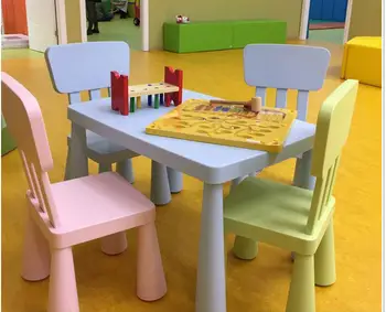 Vaikų stalas ir kėdės, su storu stačiakampio stalo