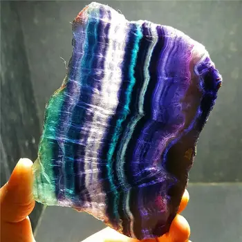 Retas gamtos spalvos fluorito poliruoti kristalų skiltelės išgydyti