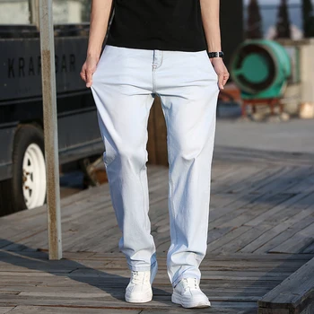 2021 m. pavasarį, vasarą, plonas, tiesus palaidi šviesiai mėlynos spalvos džinsai jaunimo prekės ženklo drabužių vyrų medvilnės ruožas džinsinio džinsus didelis dydis 40 42 44