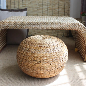Sferiniai turas šiaudų taburetės sėdi sėdynės kambarį išmatose Japonų stiliaus rotango pagalvėlė natūralių rankomis austi pėdų atrama