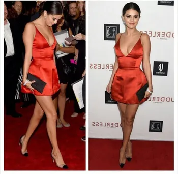 Sexy V Kaklo Spageti Dirželis Juoda Satino Linija Mini Trumpas Sławna Dress Selena Gomez Raudonojo Kilimo Sukneles