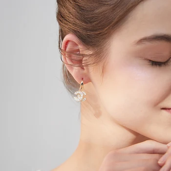 Xinwei nauji auskarai mados dvigubų C-formos auskarai moterims, dirbtinės cirkonis pakabukas auskarai papuošalai dovana